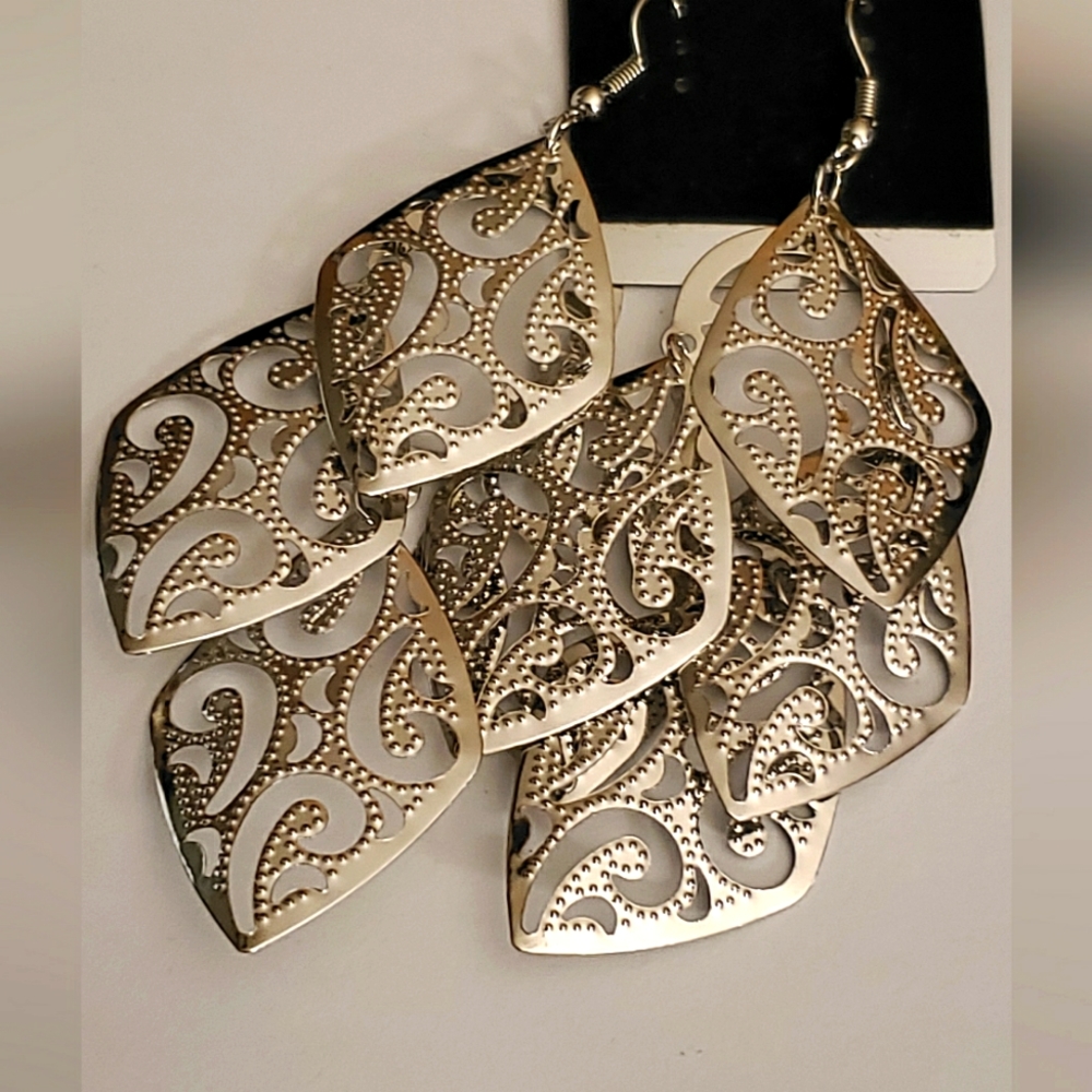 Silver dangling earrings